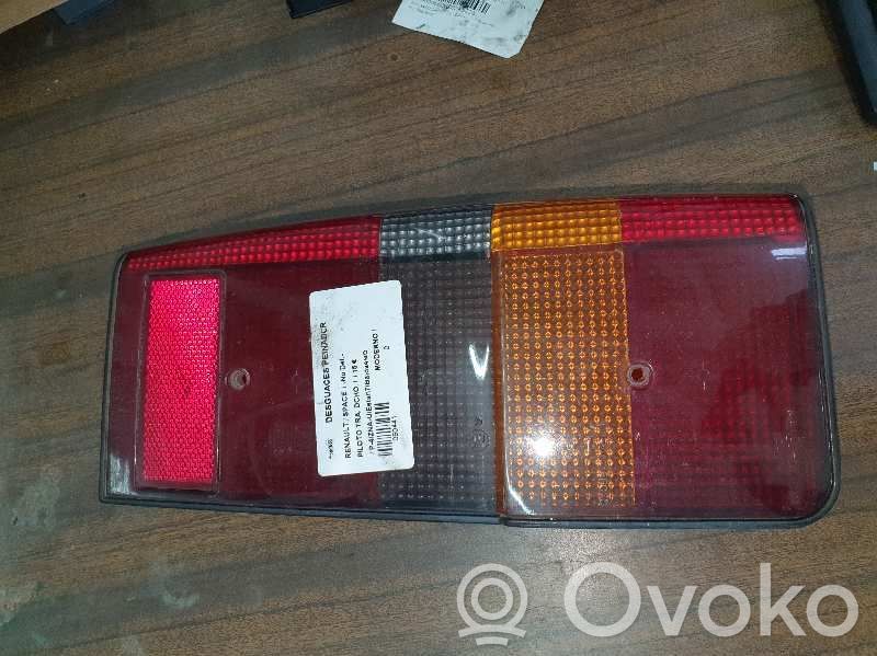 Renault Espace I Aizmugurējais lukturis virsbūvē 
