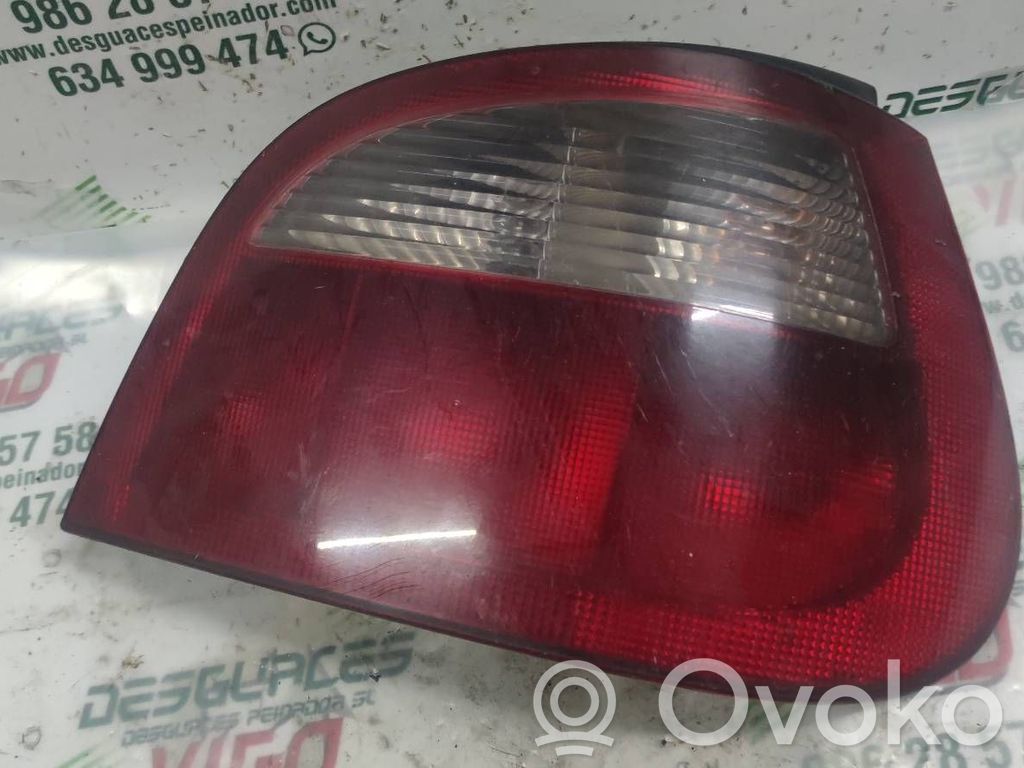 Renault Clio II Aizmugurējais lukturis virsbūvē 