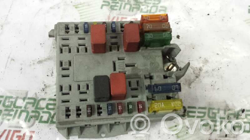 Fiat Punto (188) Juego de caja de fusibles 