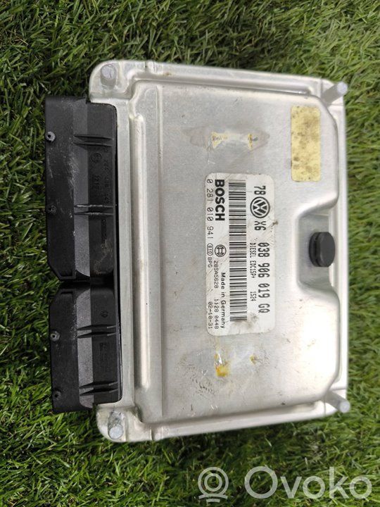 Volkswagen PASSAT B5 Unitate/modul de control motor 