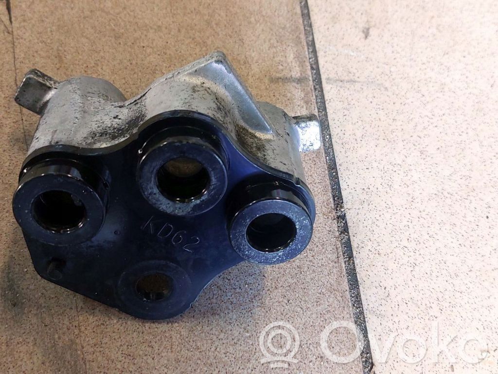 Engine mounting bracket   KD62