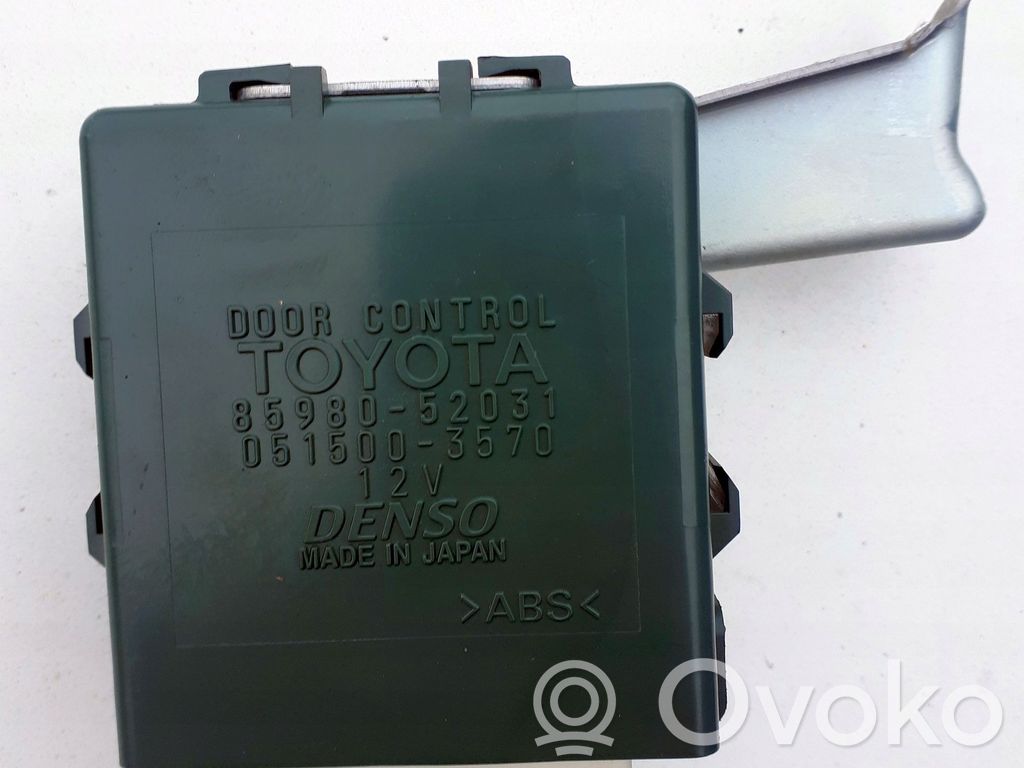 Toyota Yaris Unidad de control/módulo del bloqueo de puertas 
