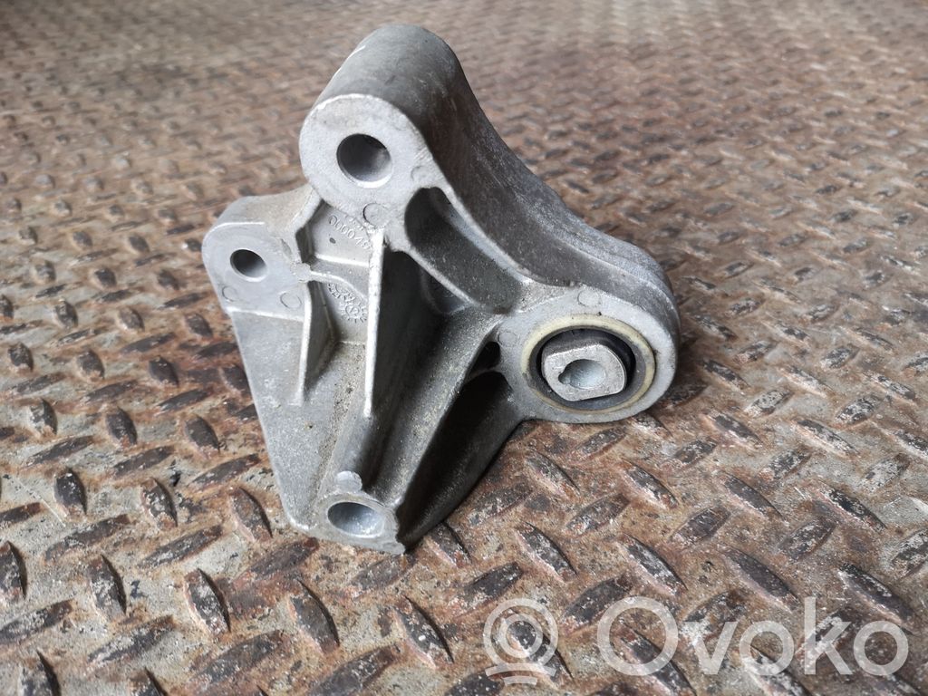 Ford Focus Gearbox mounting bracket 