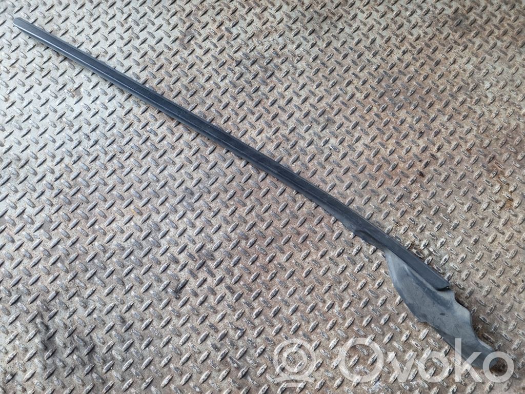 Volvo V40 Windshield trim 
