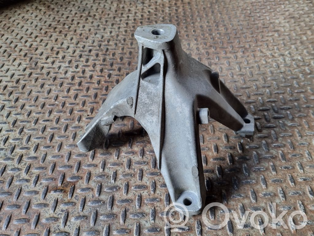 Audi A4 S4 B8 8K Engine mounting bracket 