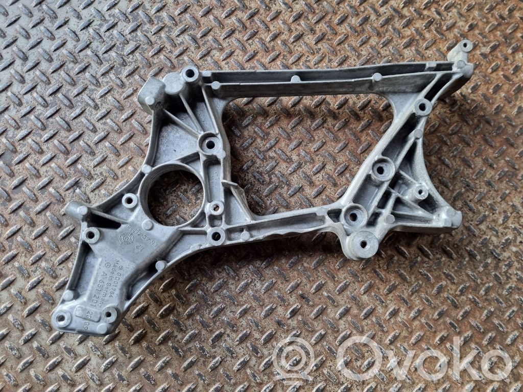 Mercedes-Benz CLS C218 X218 Generator/alternator bracket 