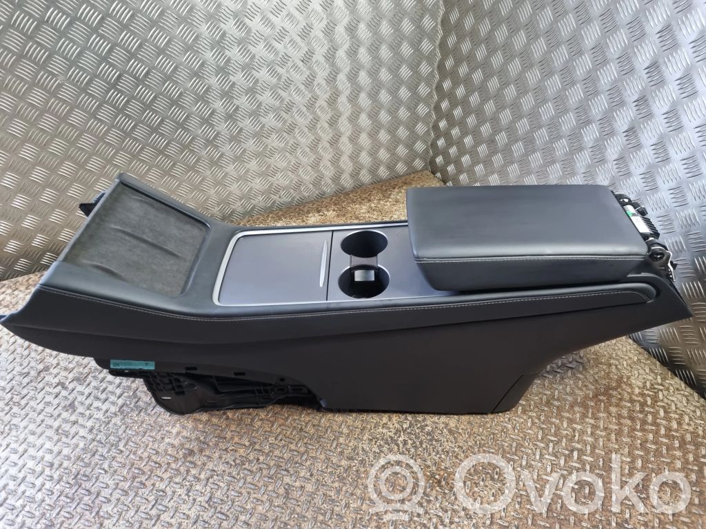 Tesla Model Y Centrālā konsole 