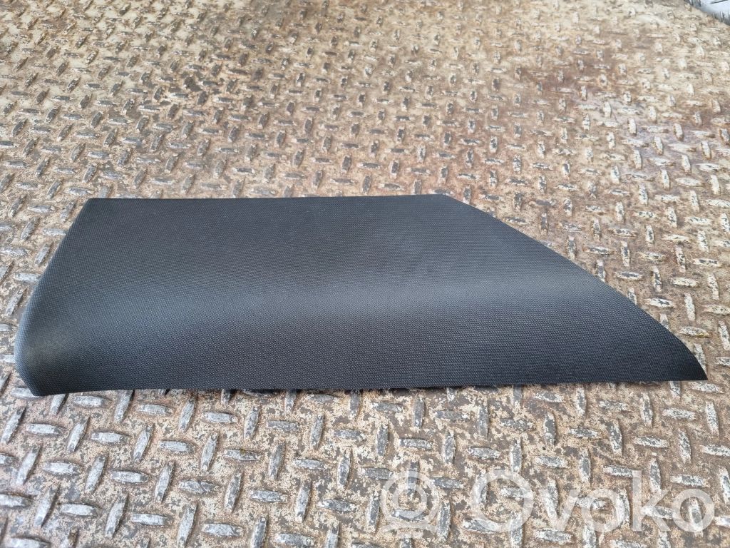 Dodge Challenger (C) pillar trim 