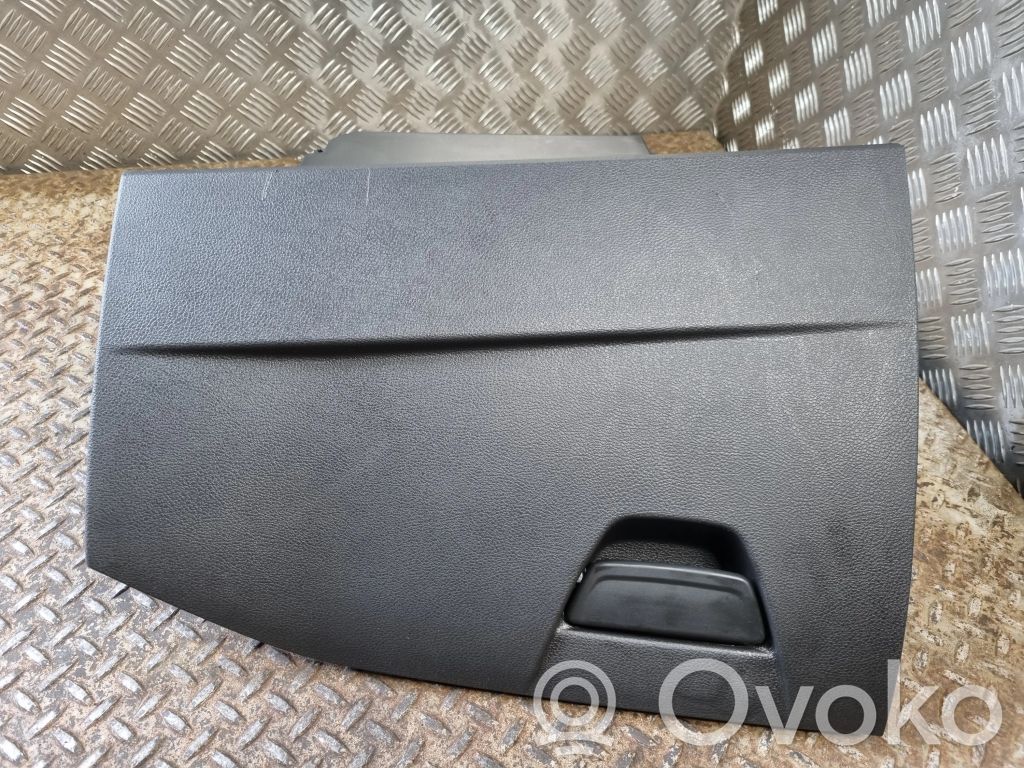 Ford Focus Daiktadėžės (bordačioko) komplektas 