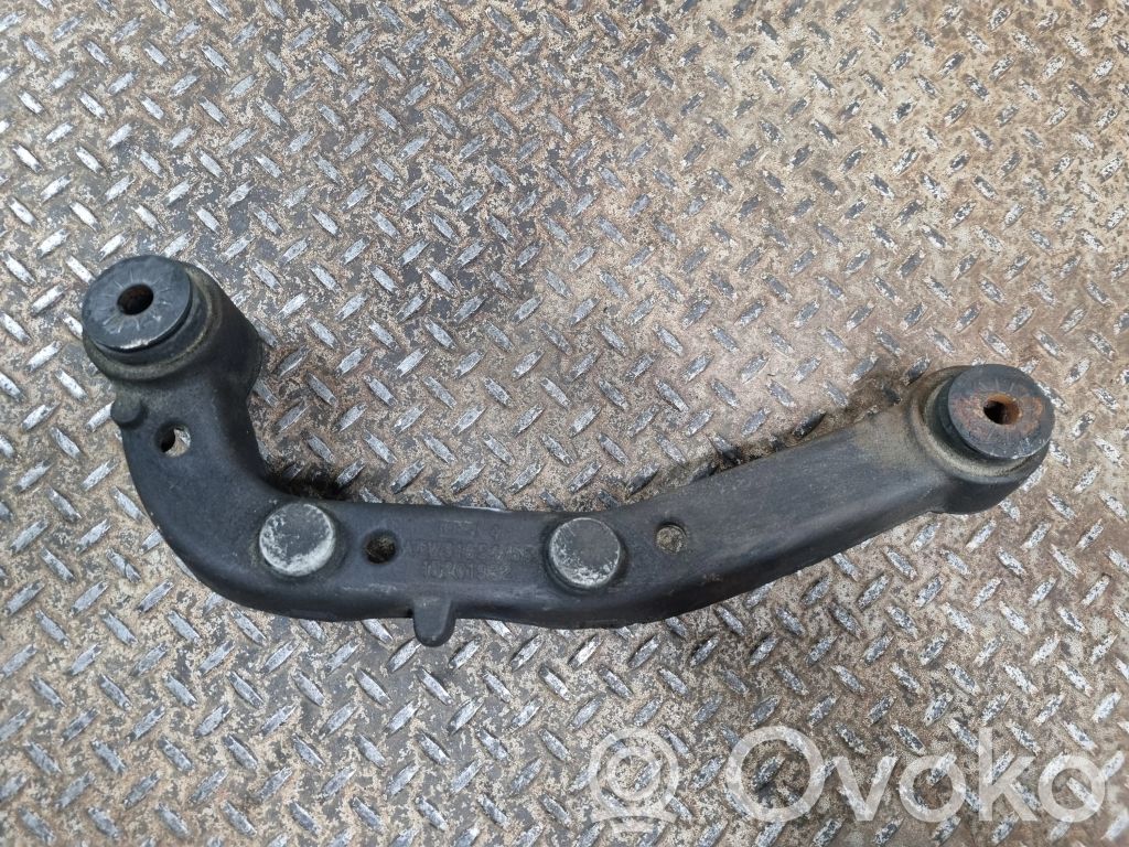 Cadillac Escalade Front differential mounting bracket 