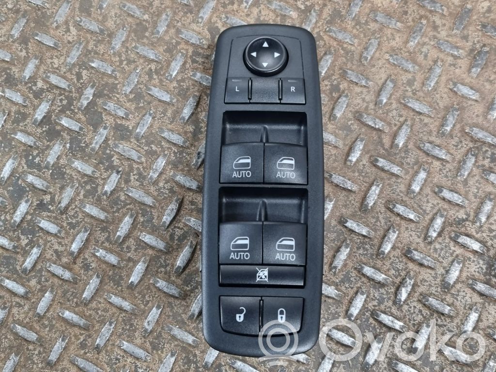 Chrysler Pacifica Electric window control switch 