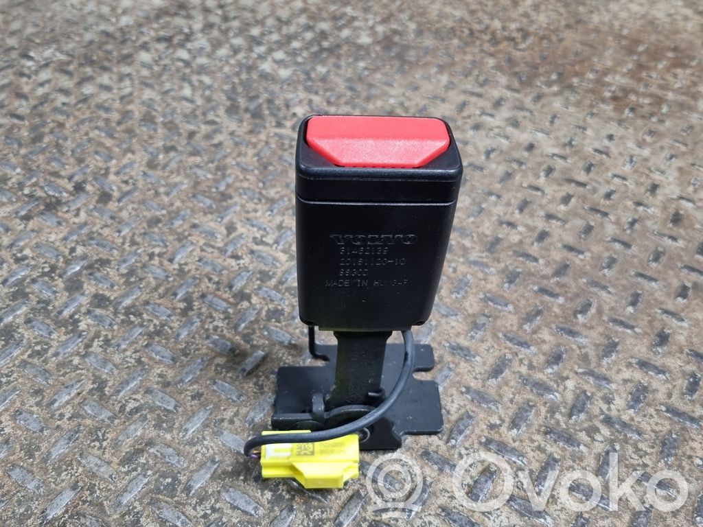 Volvo XC40 Hebilla del cinturón de seguridad trasero 