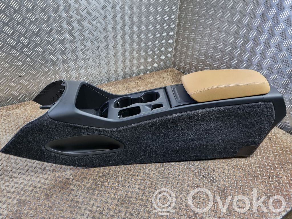 Volvo XC40 Centrinė konsolė 