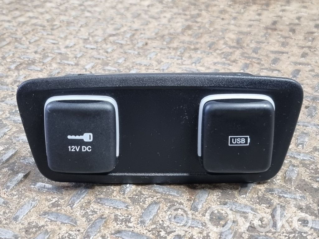 Chrysler Pacifica USB socket connector 