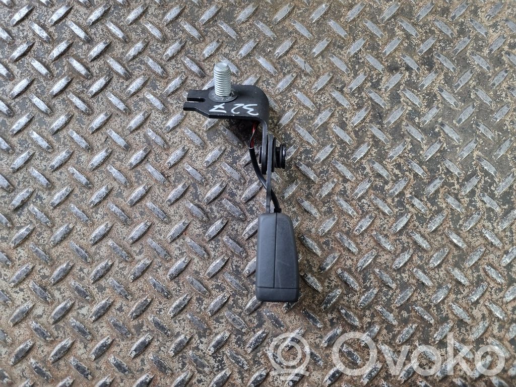 BMW 2 F44 Takaistuimen turvavyön solki 