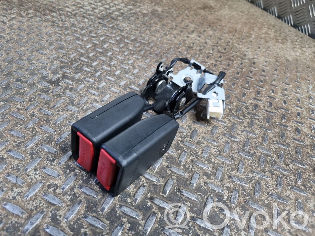 Mazda CX-5 II Middle seatbelt buckle (rear) 