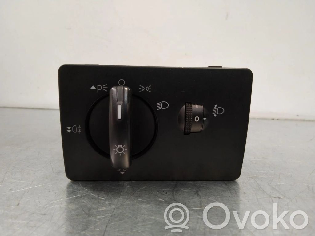 Interruptor de luz   4M5T13A024LA