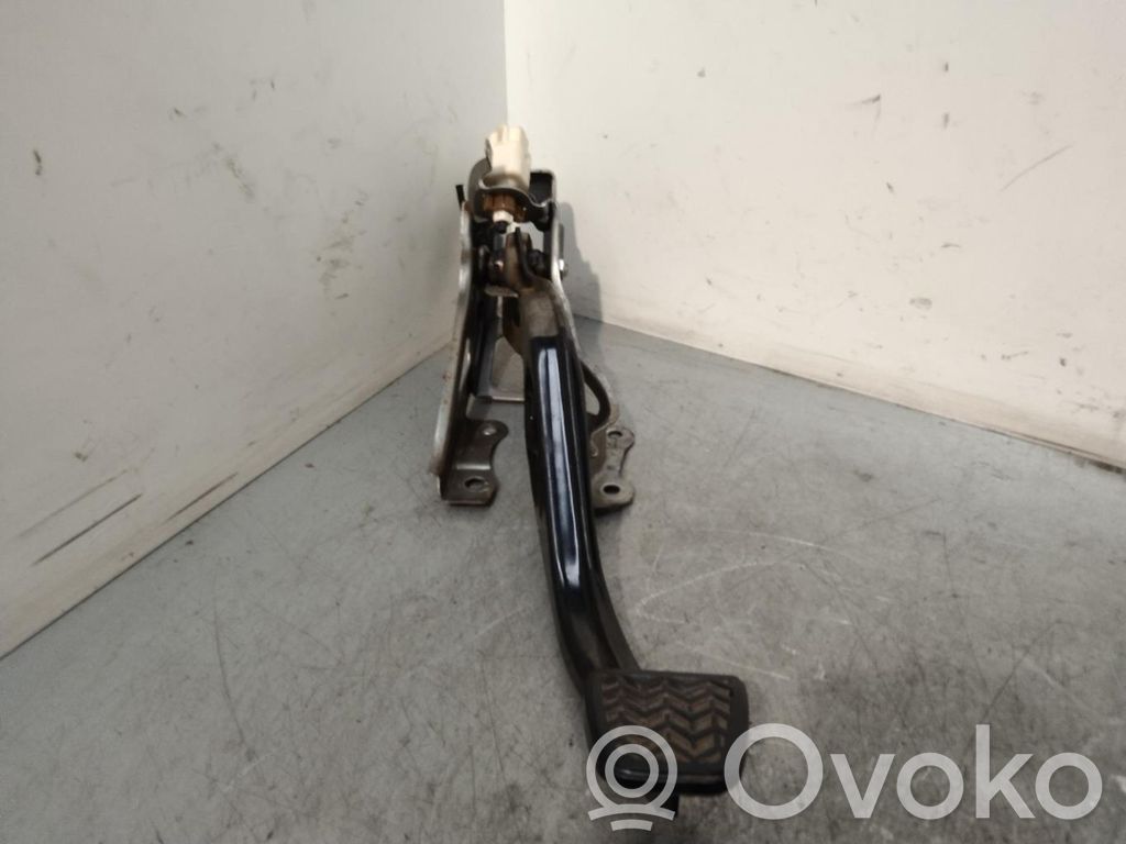 Toyota Yaris Brake pedal 