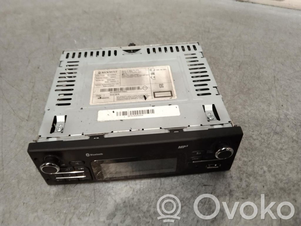 Renault Kangoo I Panel / Radioodtwarzacz CD/DVD/GPS 