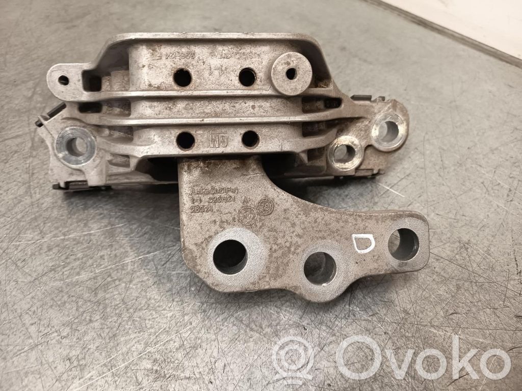 Opel Astra J Engine mounting bracket 