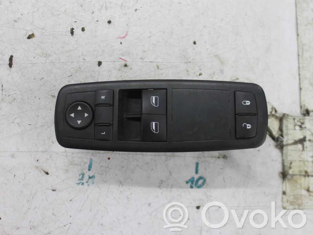 Chrysler Town & Country V Electric window control switch 