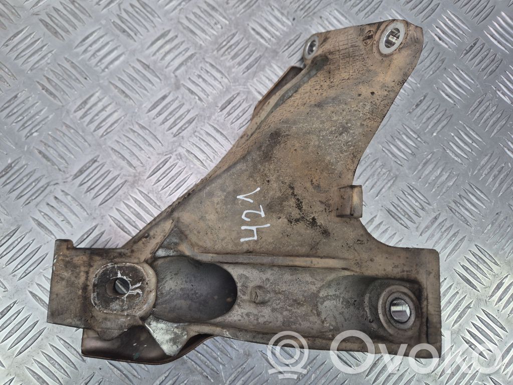 BMW X5 E70 Engine mounting bracket 