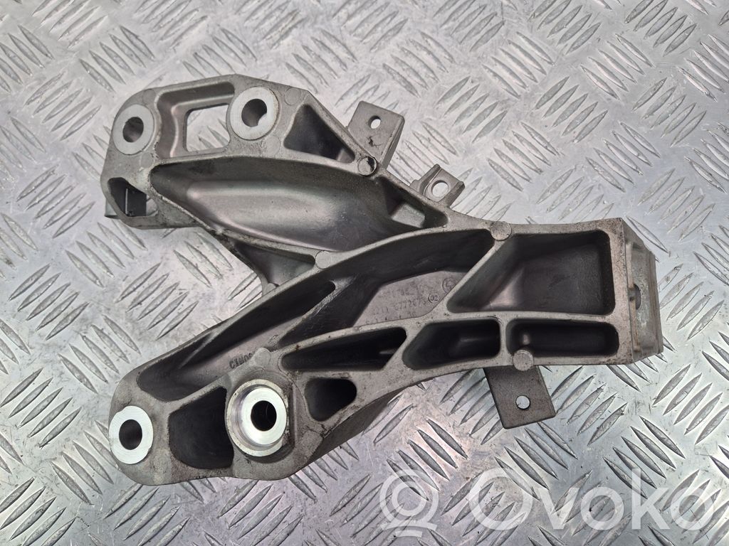 BMW X5 E70 Engine mounting bracket 