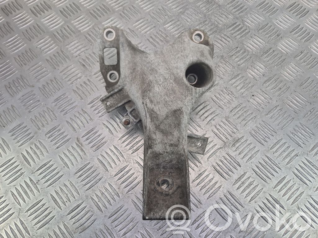 BMW X5 E70 Engine mounting bracket 