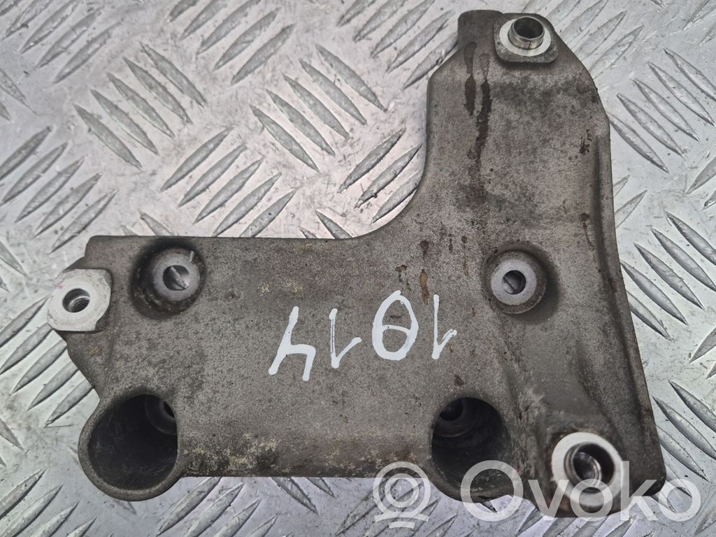 BMW 1 E81 E87 Engine mounting bracket 