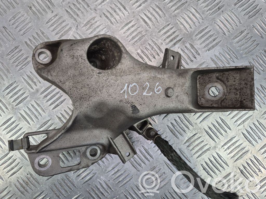 BMW X5 E70 Engine mounting bracket 