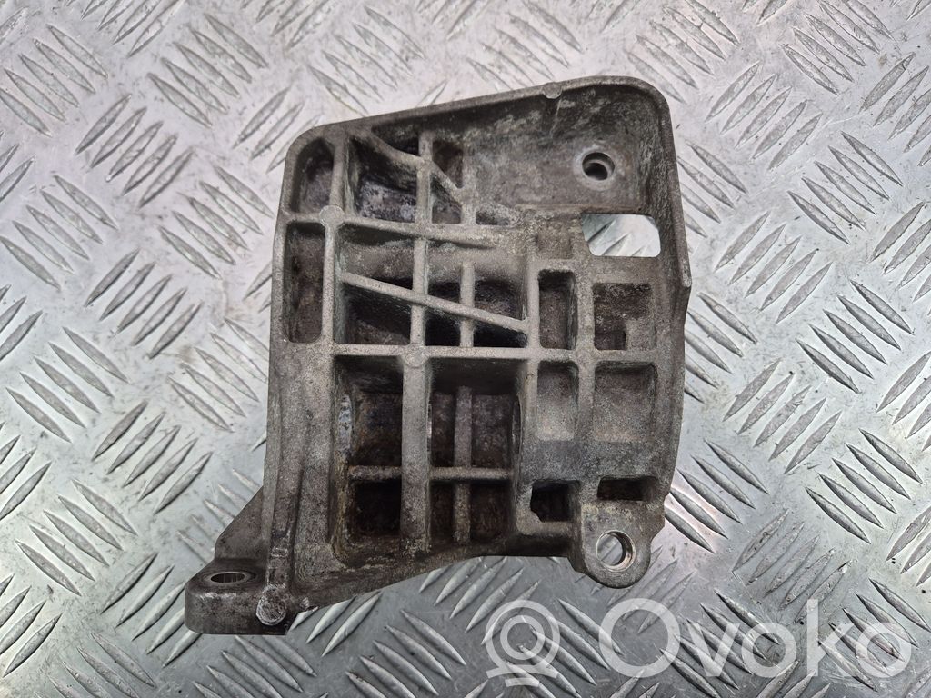 BMW X5 E70 Engine mounting bracket 
