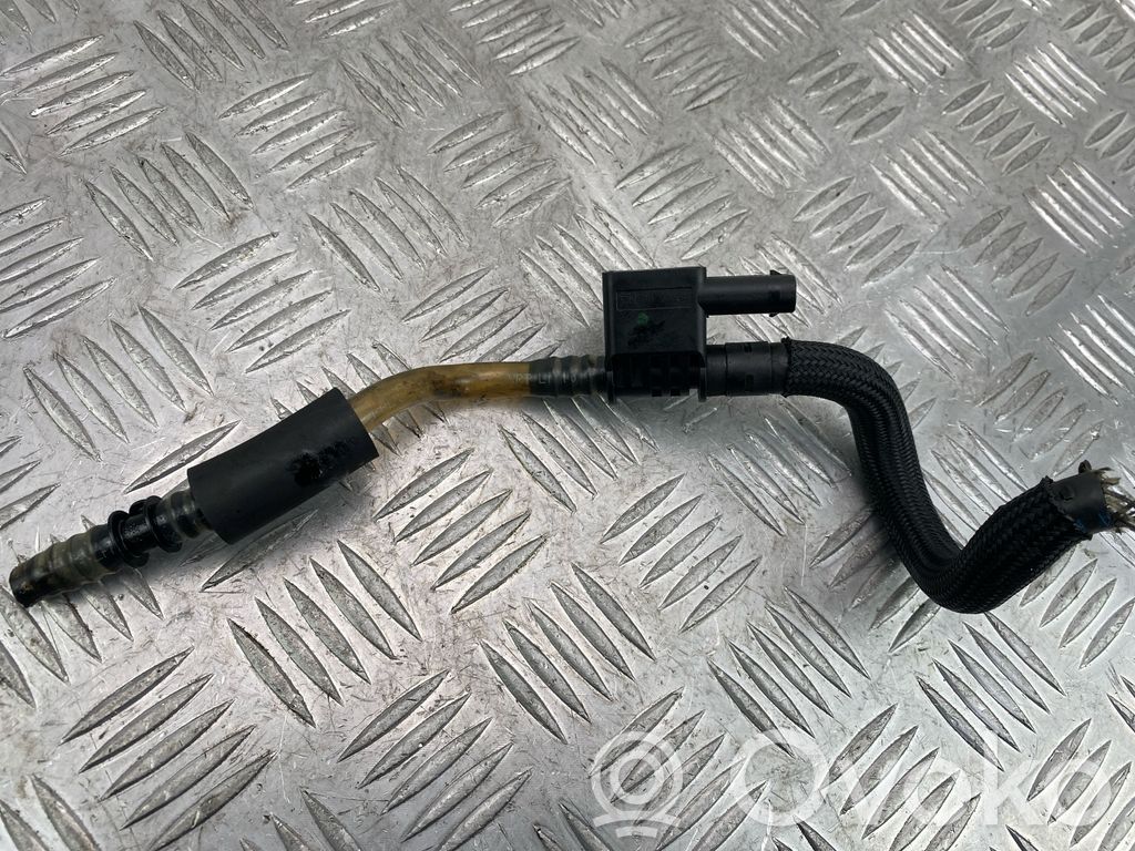 BMW X5 E70 Fuel line pipe 