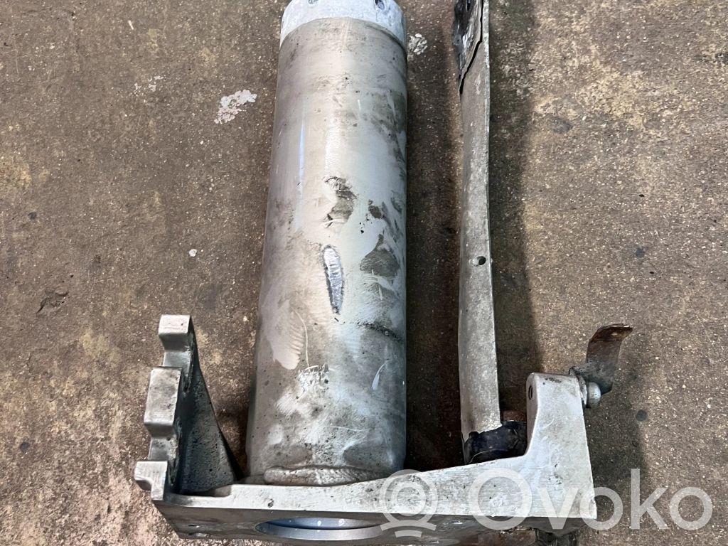 Audi A8 S8 D2 4D Odbój / Amortyzator zderzaka przedniego 