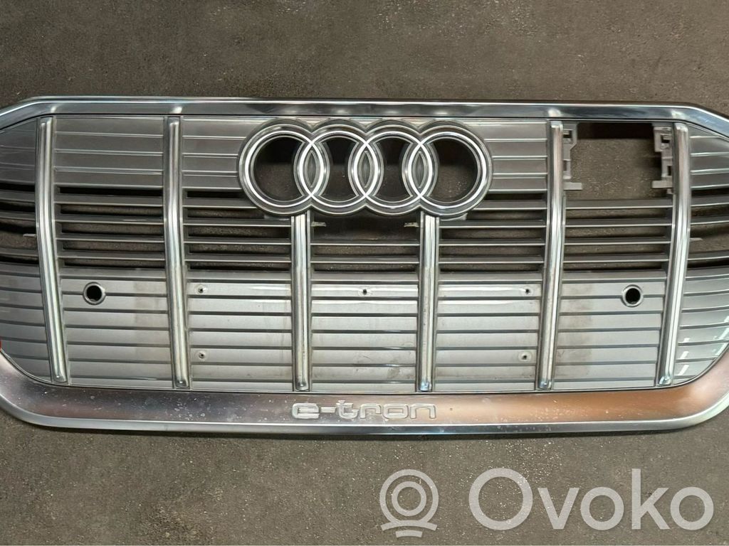 Audi e-tron Grotelės priekinės 