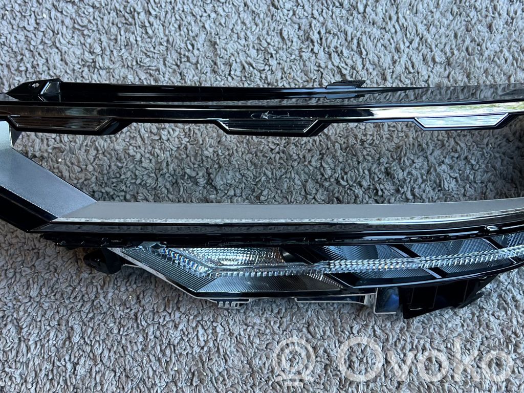 Volkswagen PASSAT B8 Element lampy przedniej 