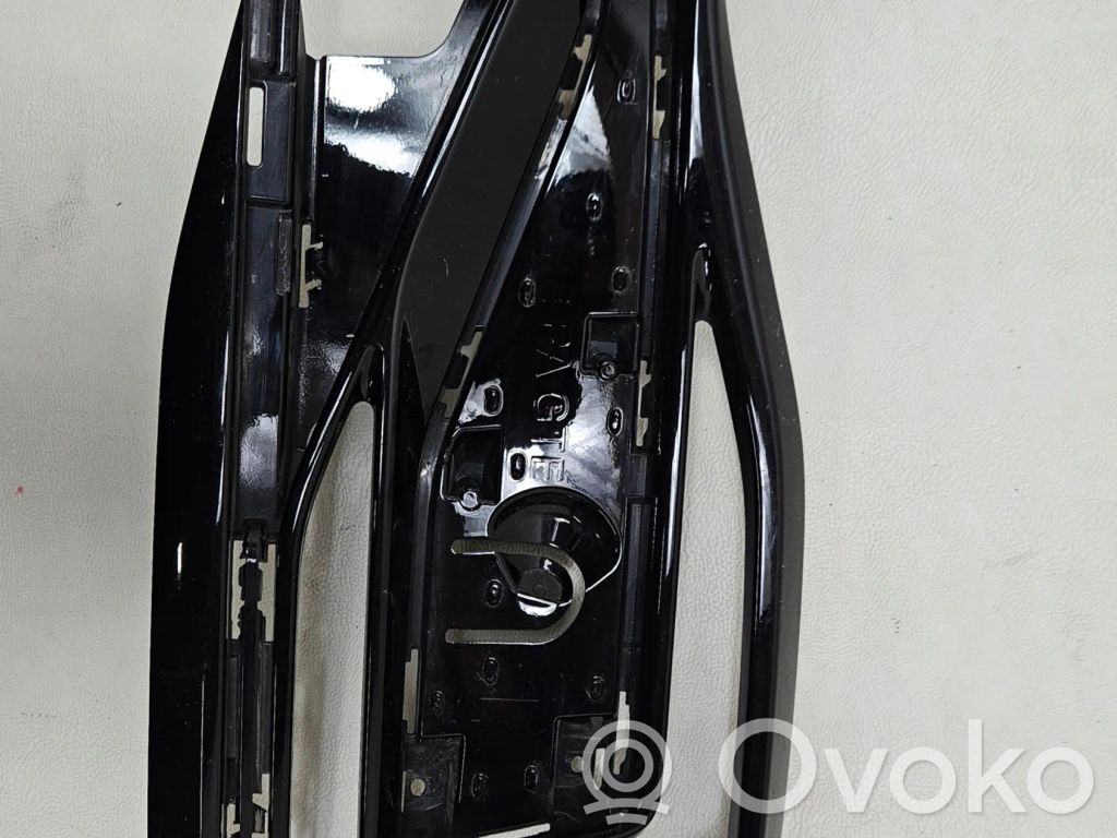 Volkswagen PASSAT B8 Kratka dolna zderzaka przedniego 