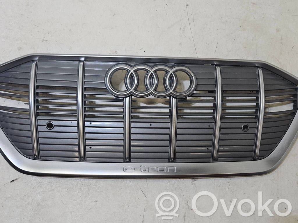 Front bumper upper radiator grill   4KE853651