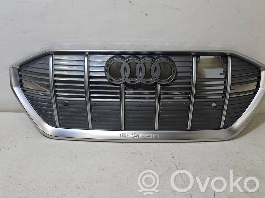 Front bumper upper radiator grill   4KE853651