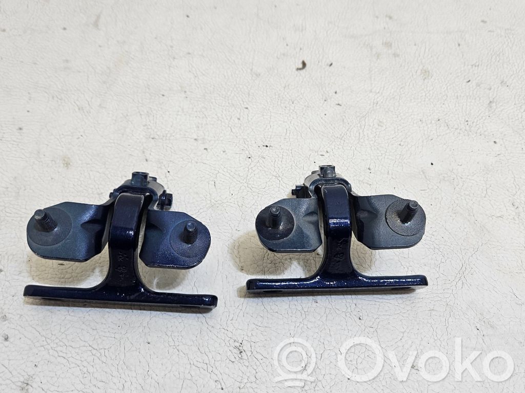 Tailgate hinge   170513600D