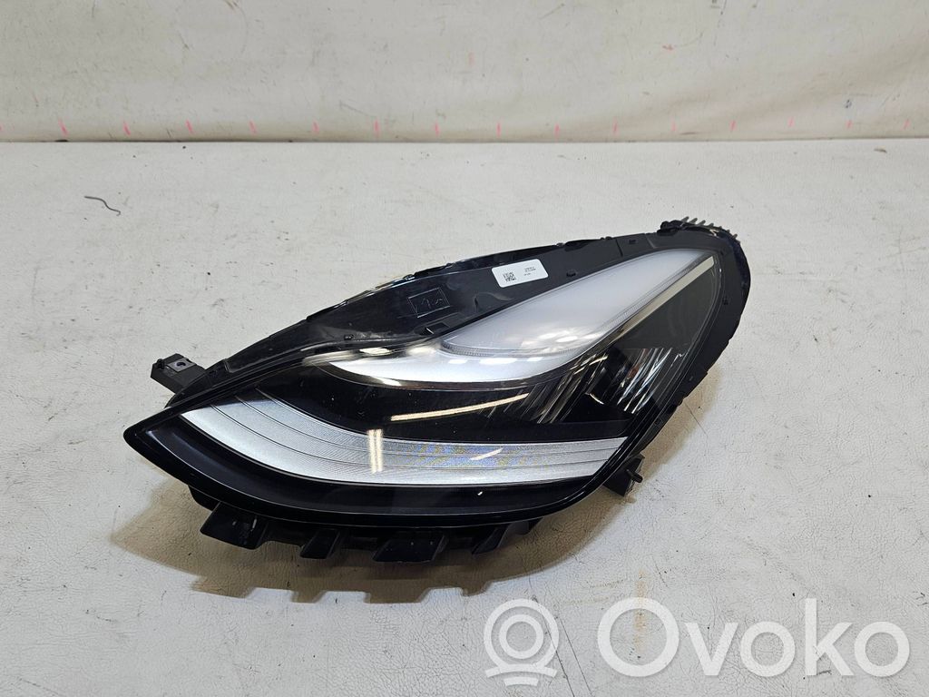 Headlight/headlamp   107737500C