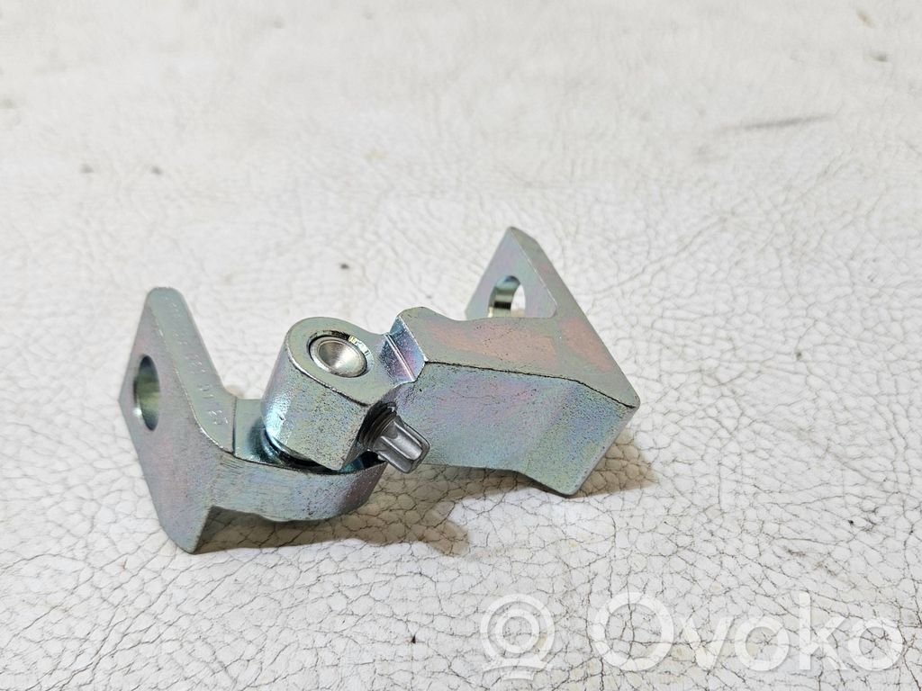 Front door upper hinge   8X0831403B