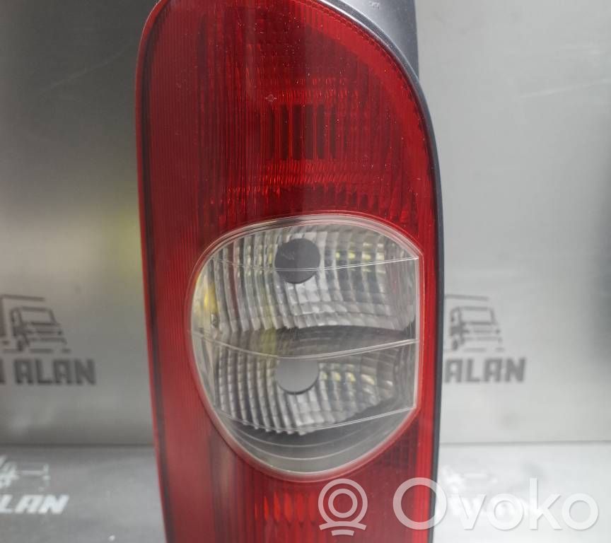 Renault Master II Aizmugurējais lukturis virsbūvē 