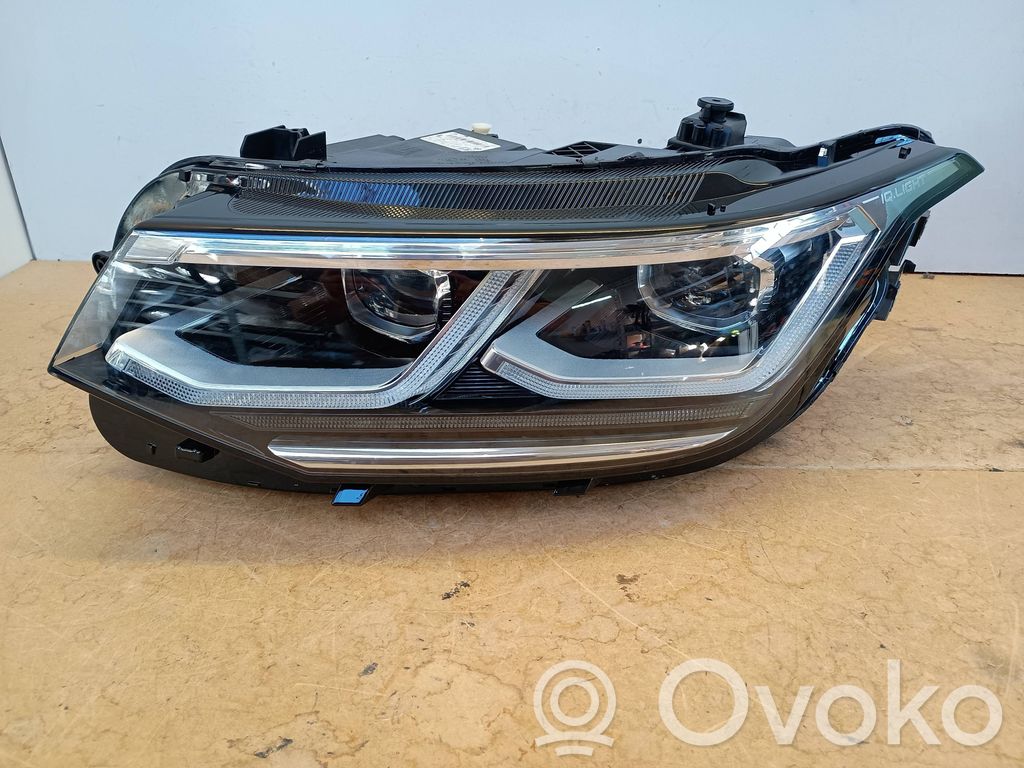 Volkswagen Tiguan Lampa przednia 