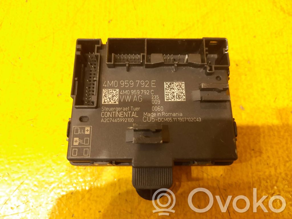 Audi Q7 4M Durų elektronikos valdymo blokas 