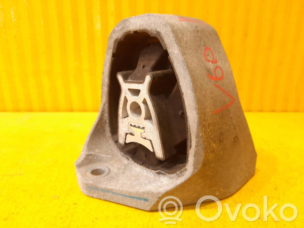 Engine mount bracket   31686814,31480565,31480564