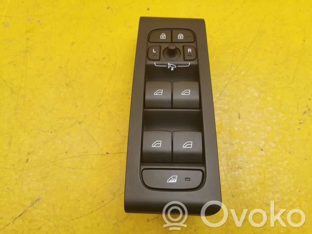 Volvo XC40 Electric window control switch 