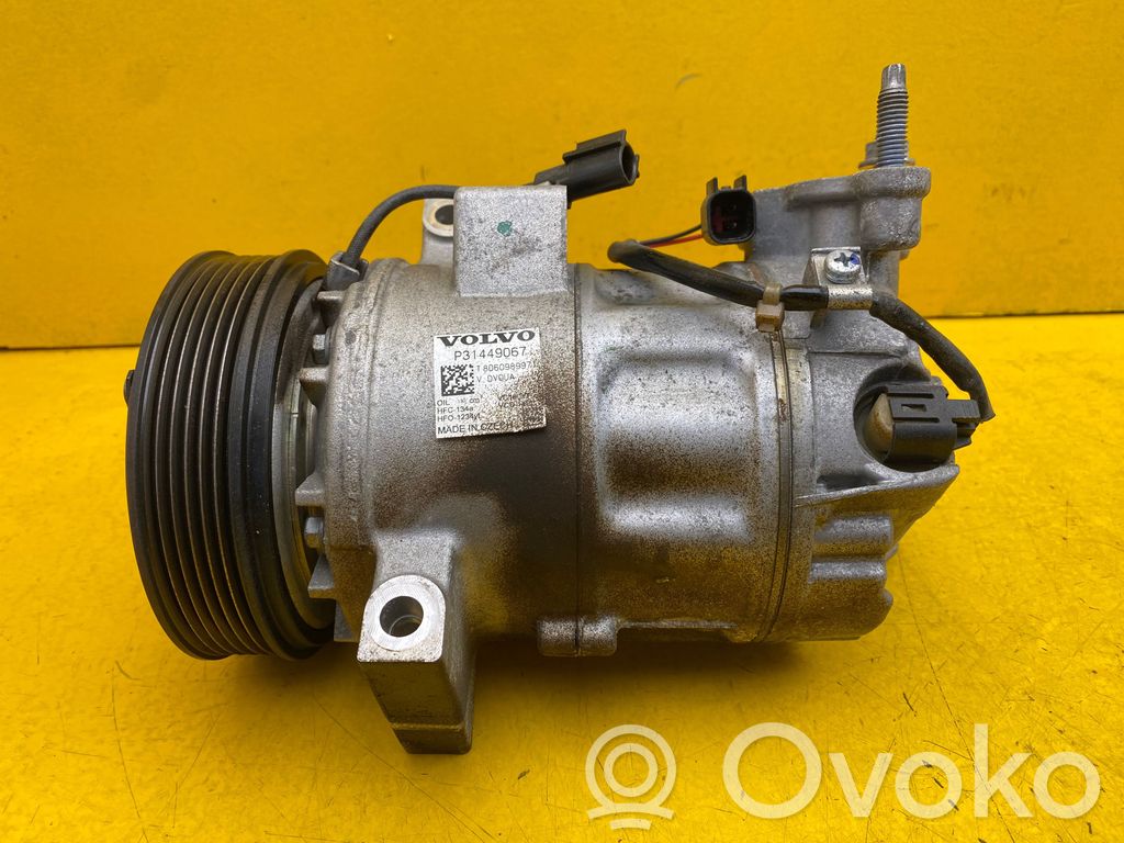 Volvo XC40 Air conditioning (A/C) compressor (pump) 