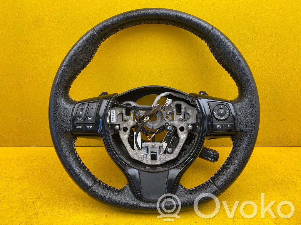 Toyota Yaris XP210 Ohjauspyörä 