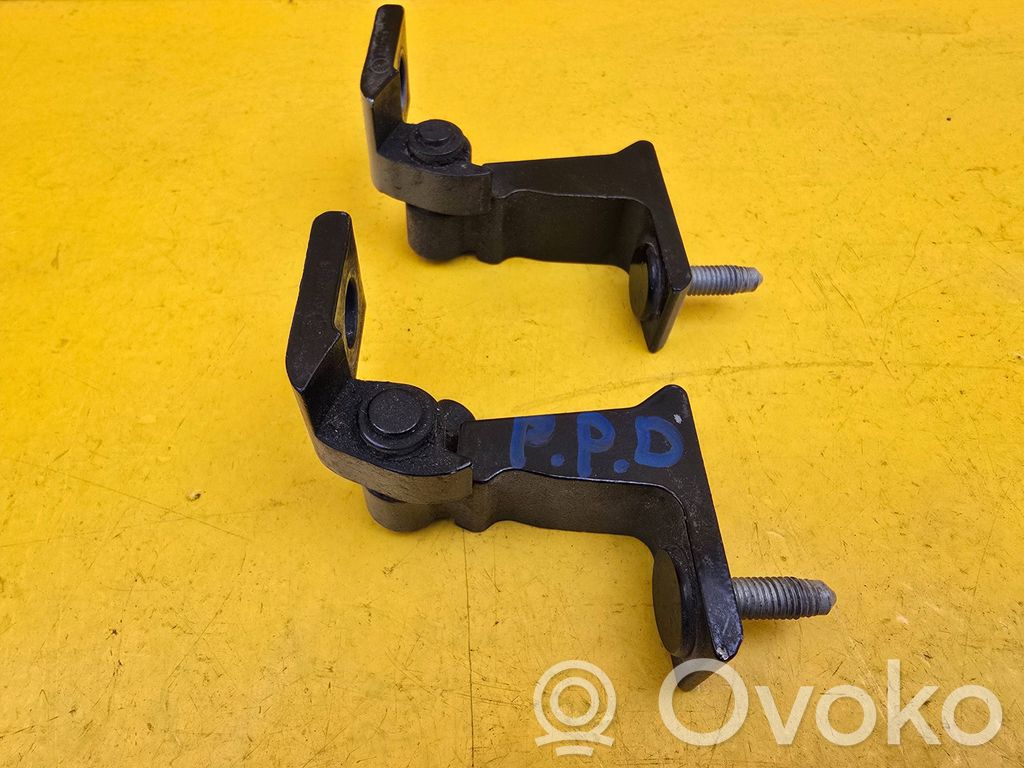 Front door upper hinge   80A831404B