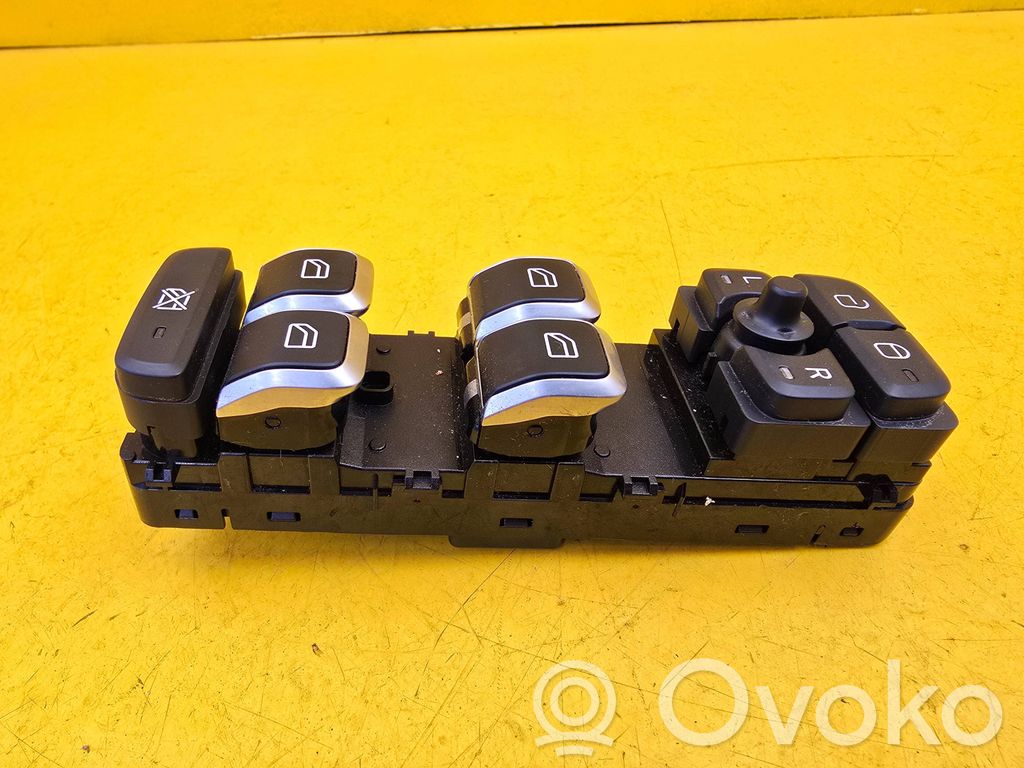 Lynk & co 01 Electric window control switch 